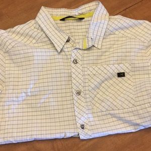Short sleeve button up
